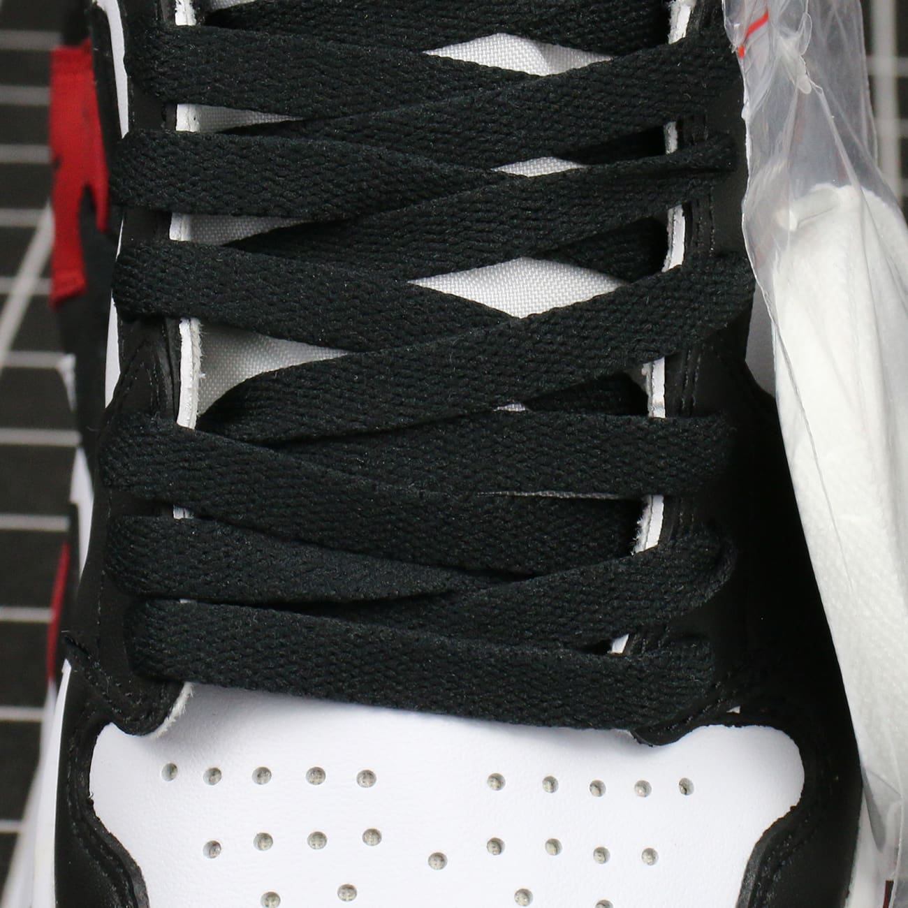 Air Jordan 1 Retro High OG Black Toe Replica