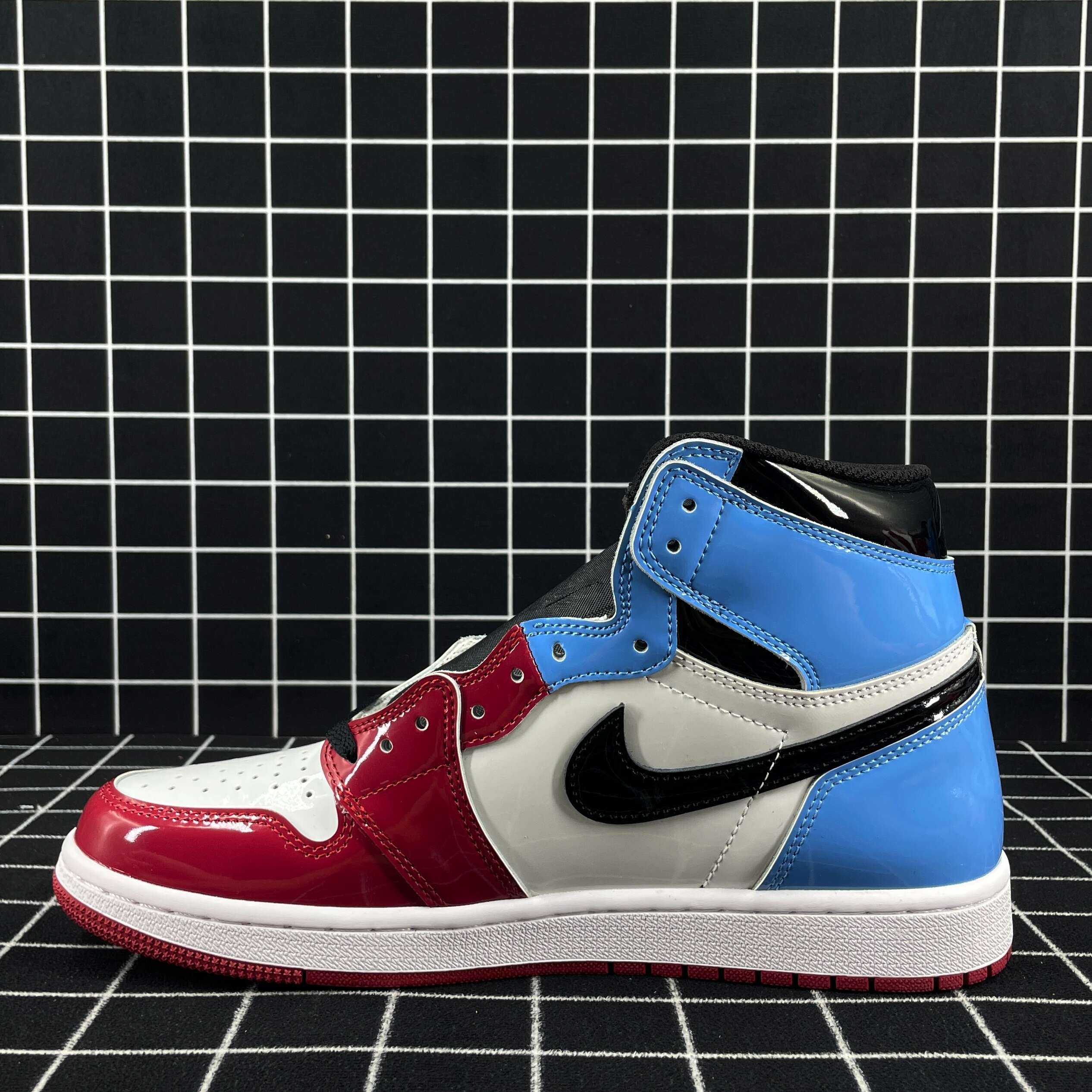 Jordan 1 Retro High Fearless UNC Chicago Replica