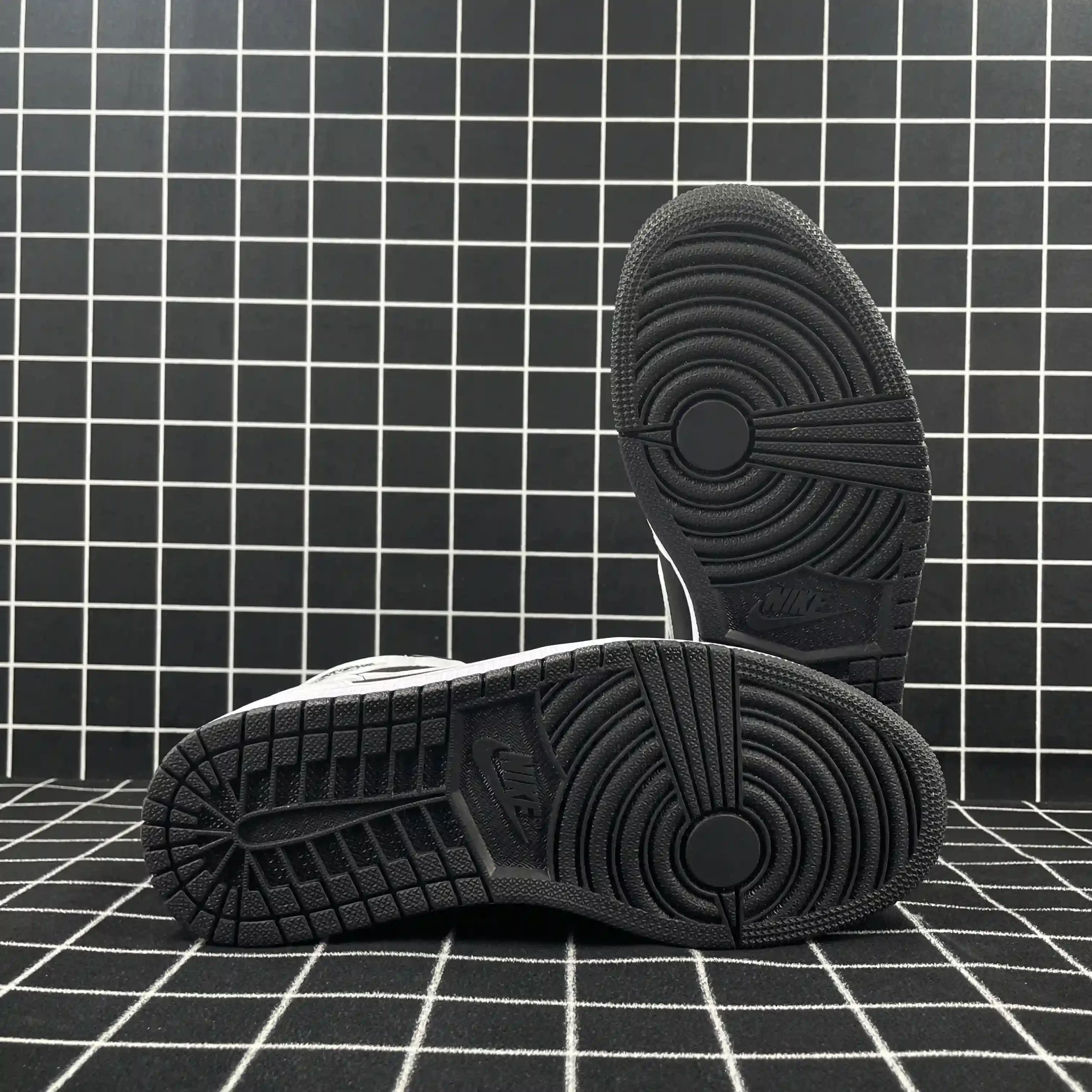 Air Jordan 1 Retro Mid Tuxedo Replica