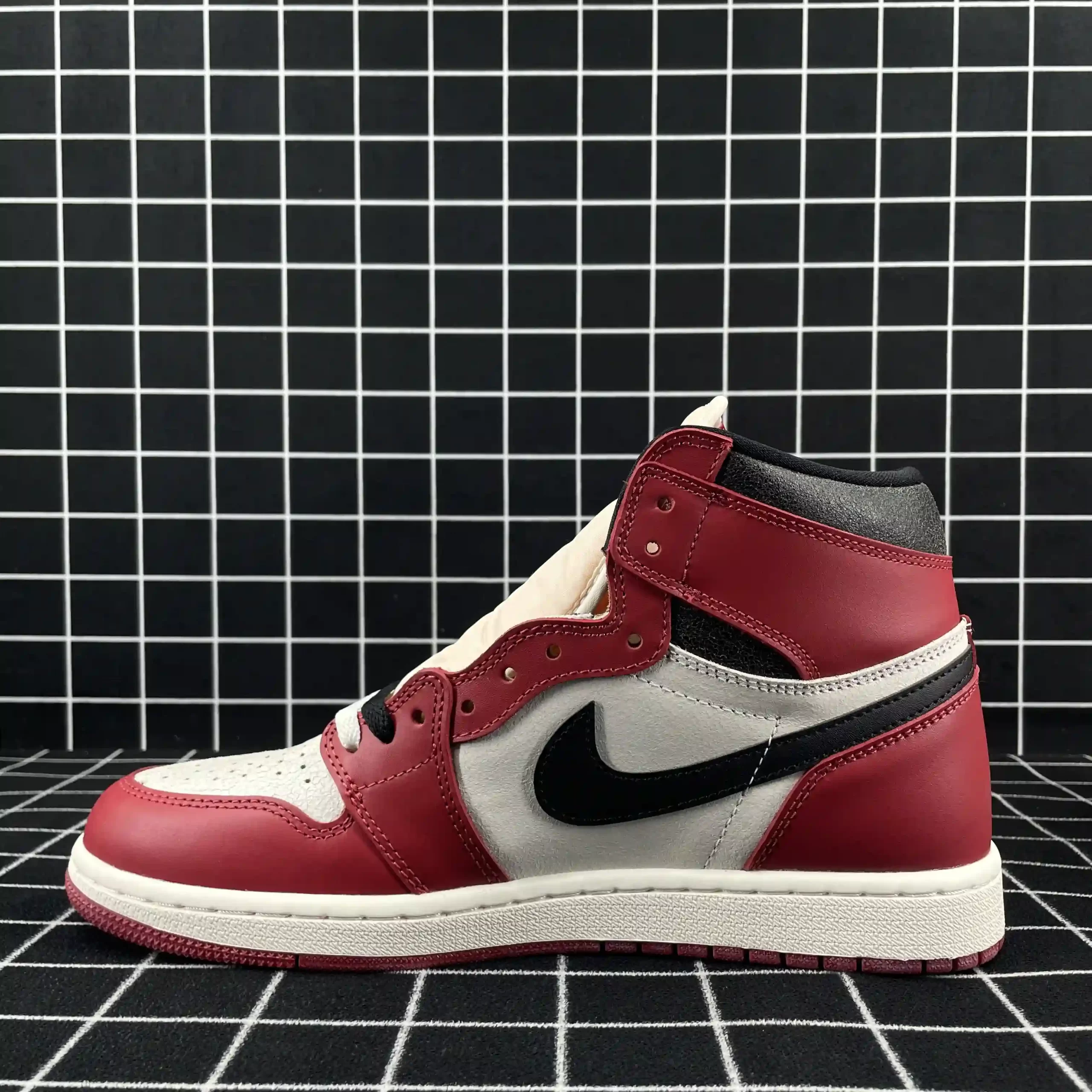 Jordan 1 Retro High OG Lost and Found Replica
