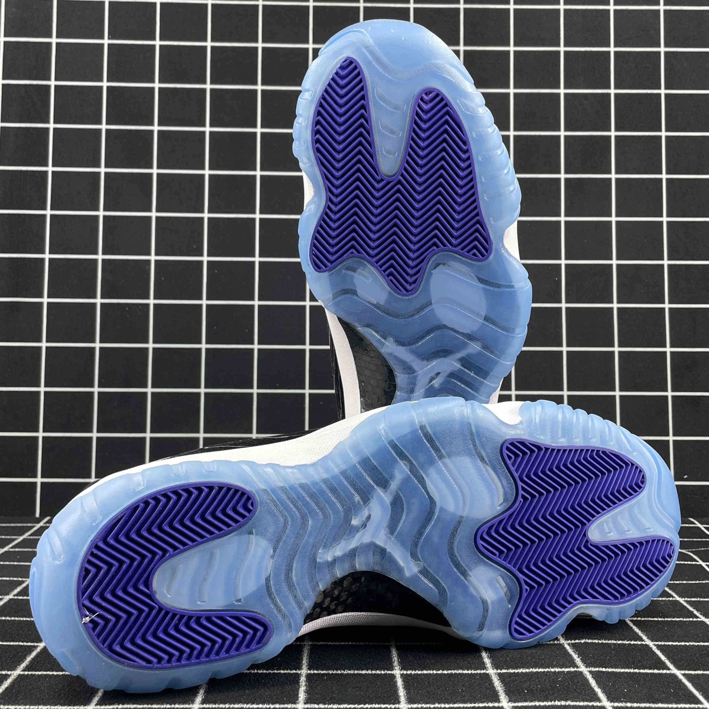 Air Jordan 11 Retro Low Emerald Replica