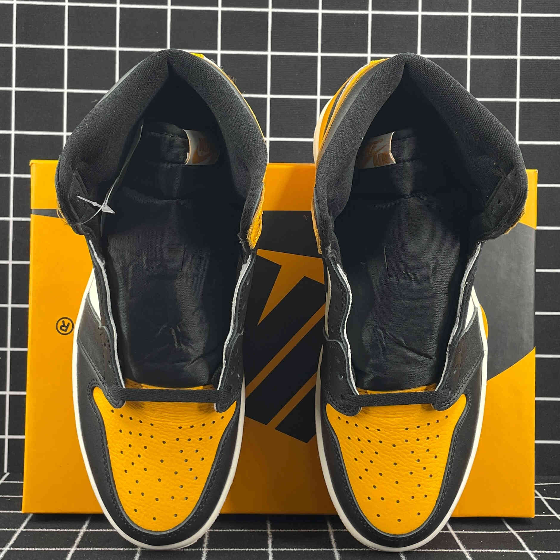 Jordan 1 Retro High OG Taxi Replica