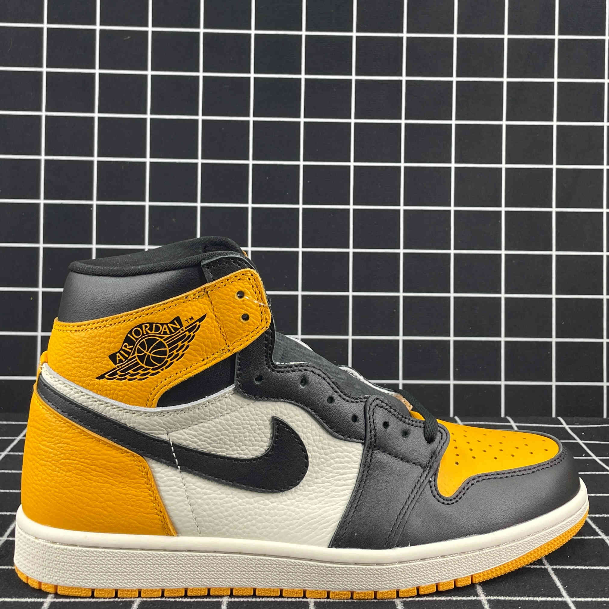Jordan 1 Retro High OG Taxi Replica