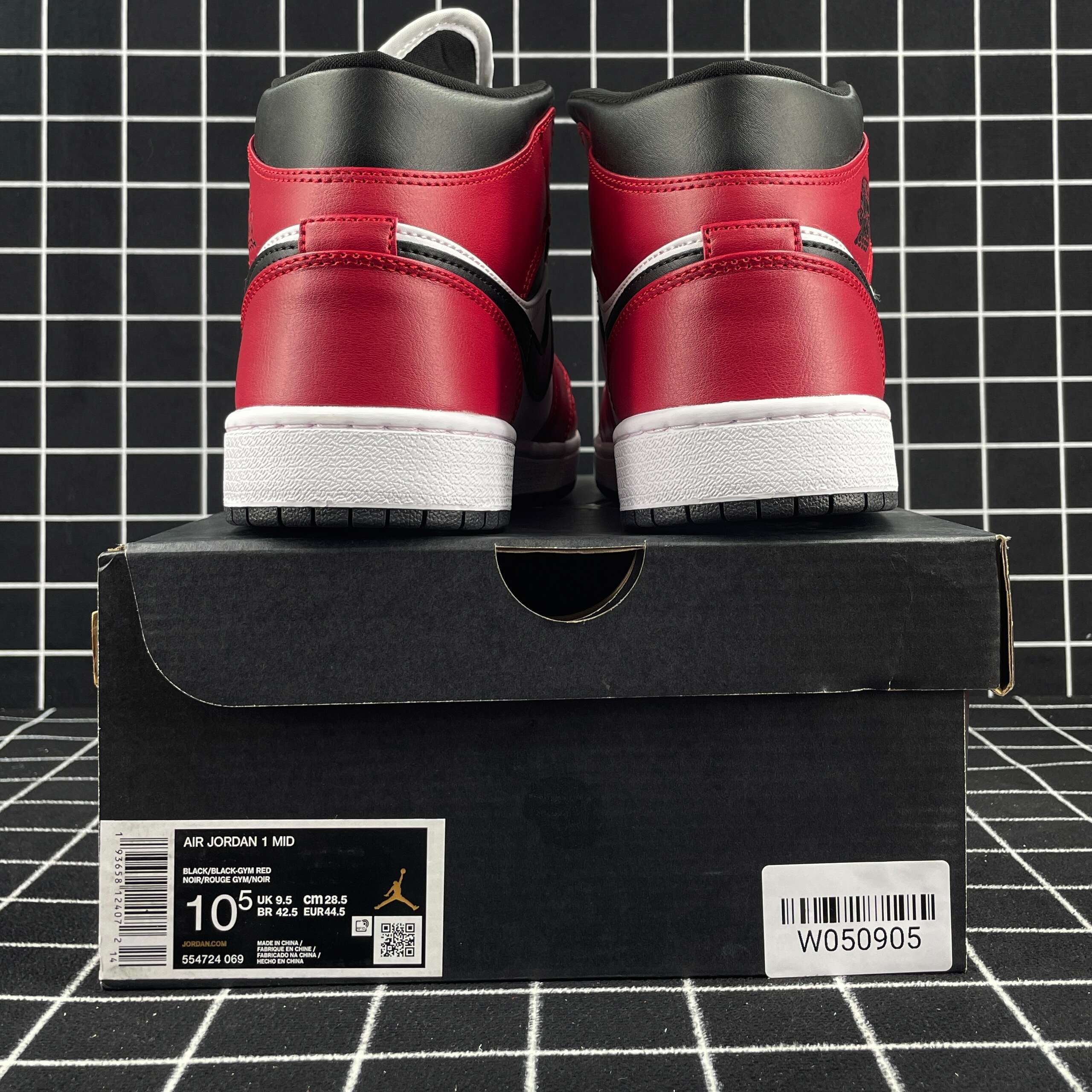 Air Jordan 1 Mid Chicago Black Toe