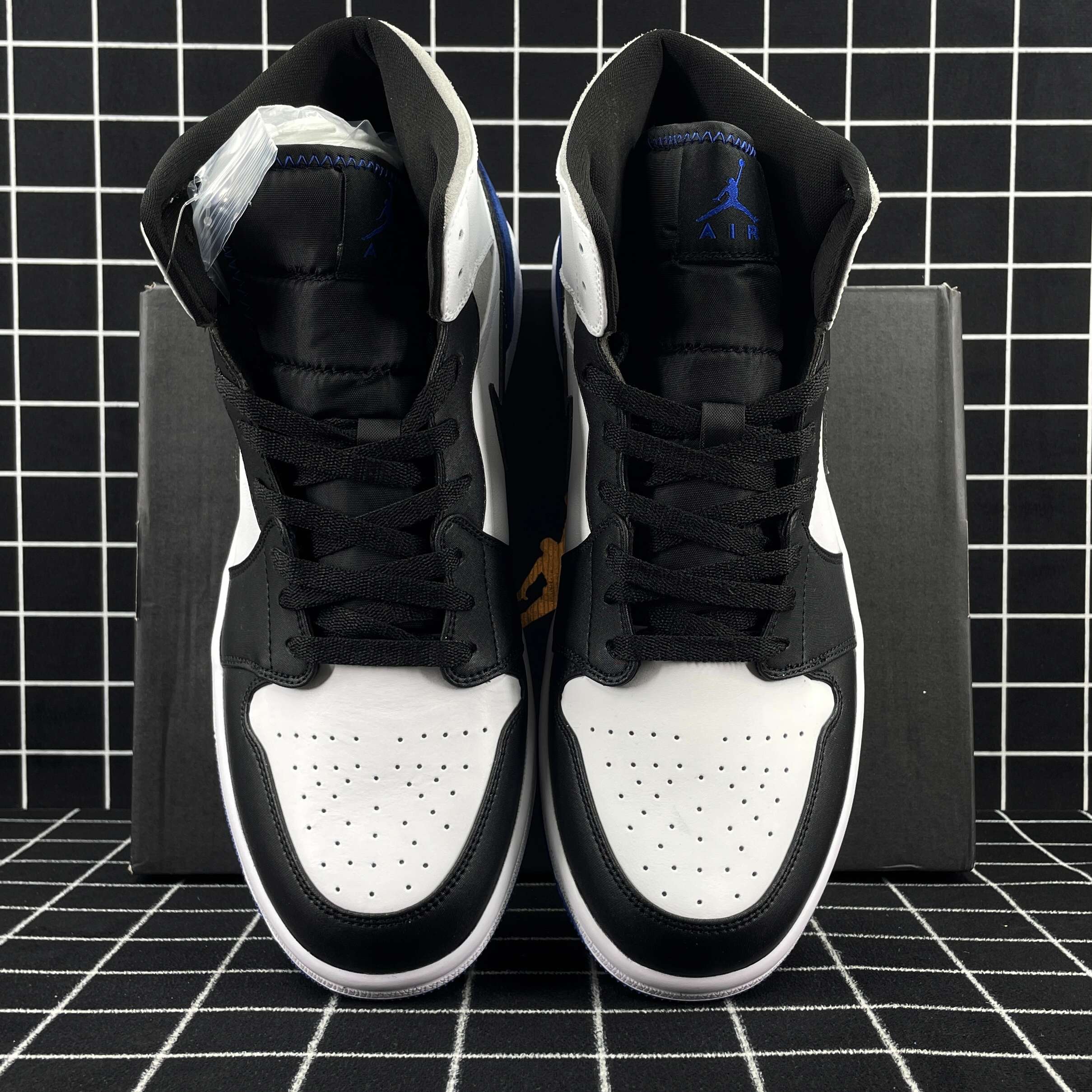 Jordan 1 Mid SE Royal Black Toe Replica