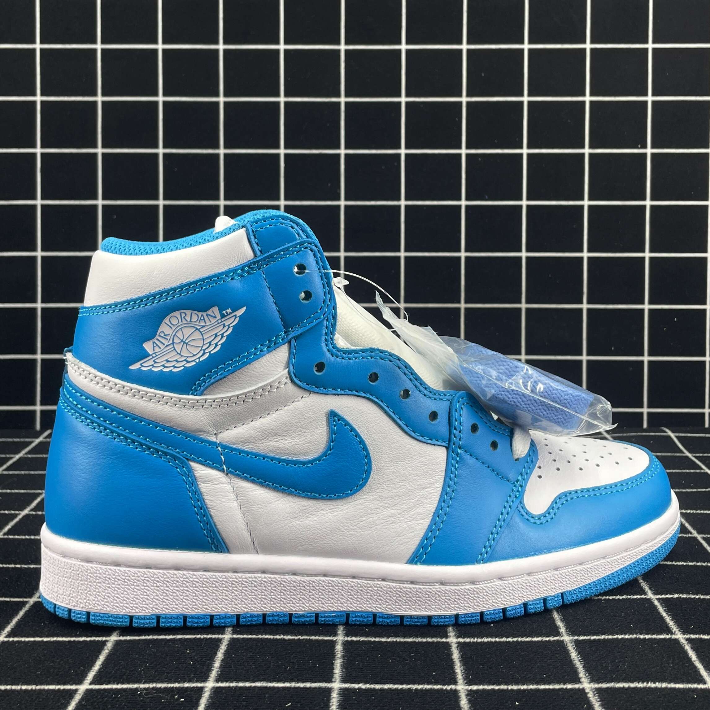 Jordan 1 Retro UNC Replica