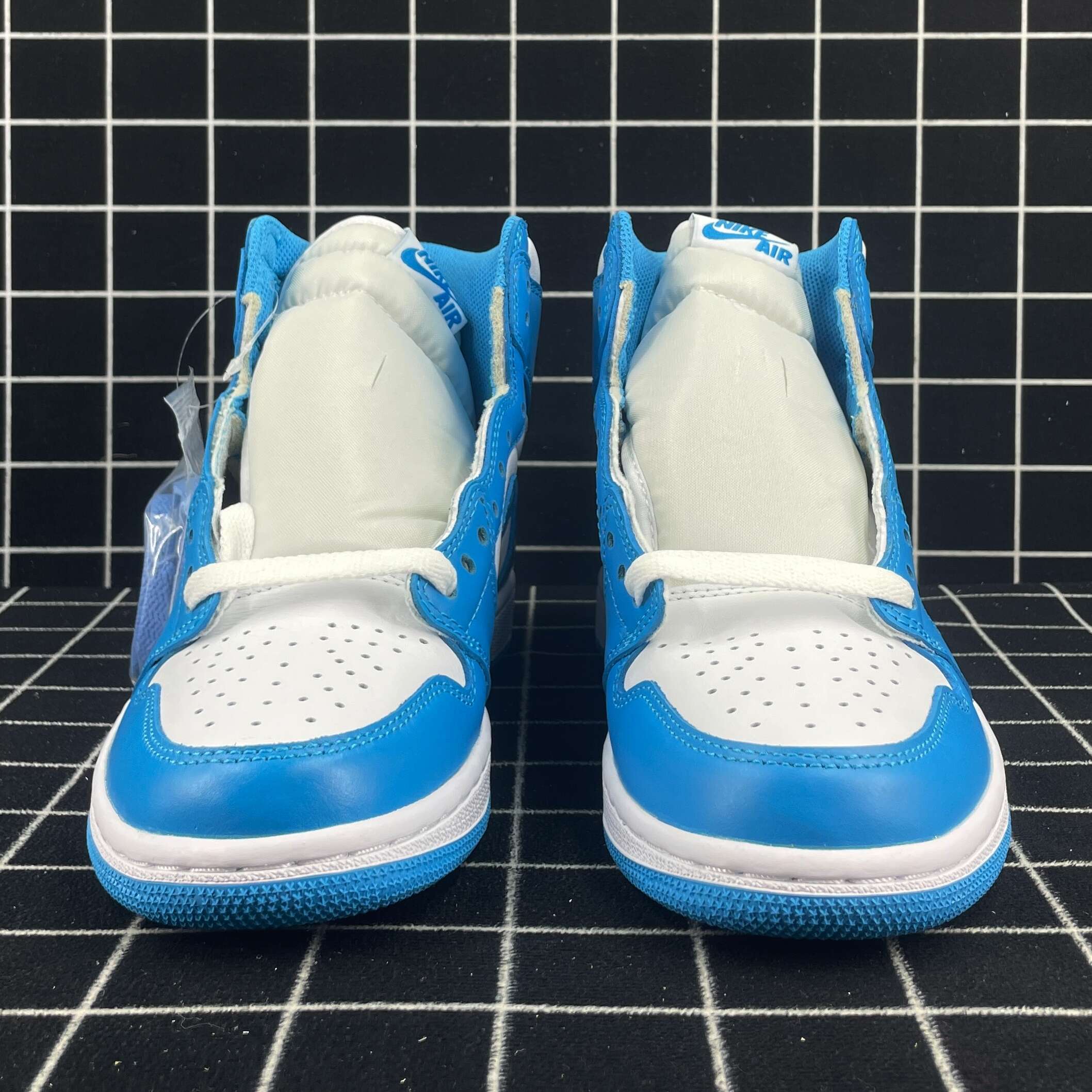 Jordan 1 Retro UNC Replica