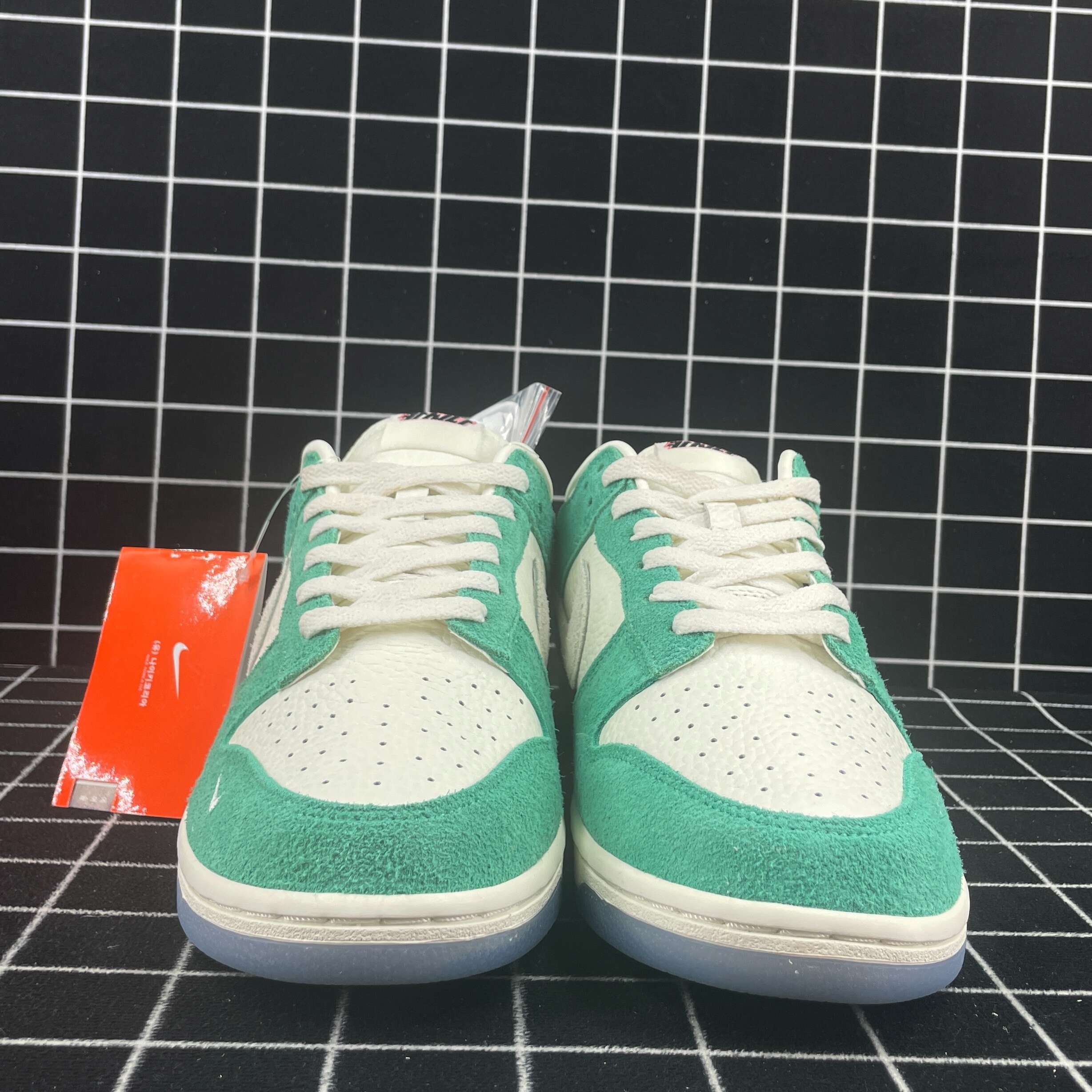 Kasina x Dunk Low Road Sign Replica