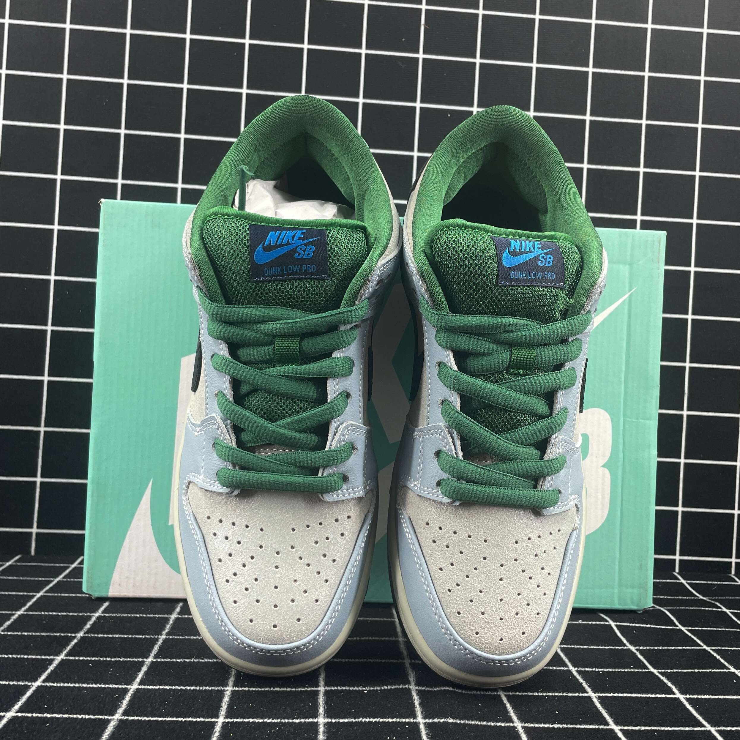 Nike Dunk SB Low Maple Leaf Central Park Replica