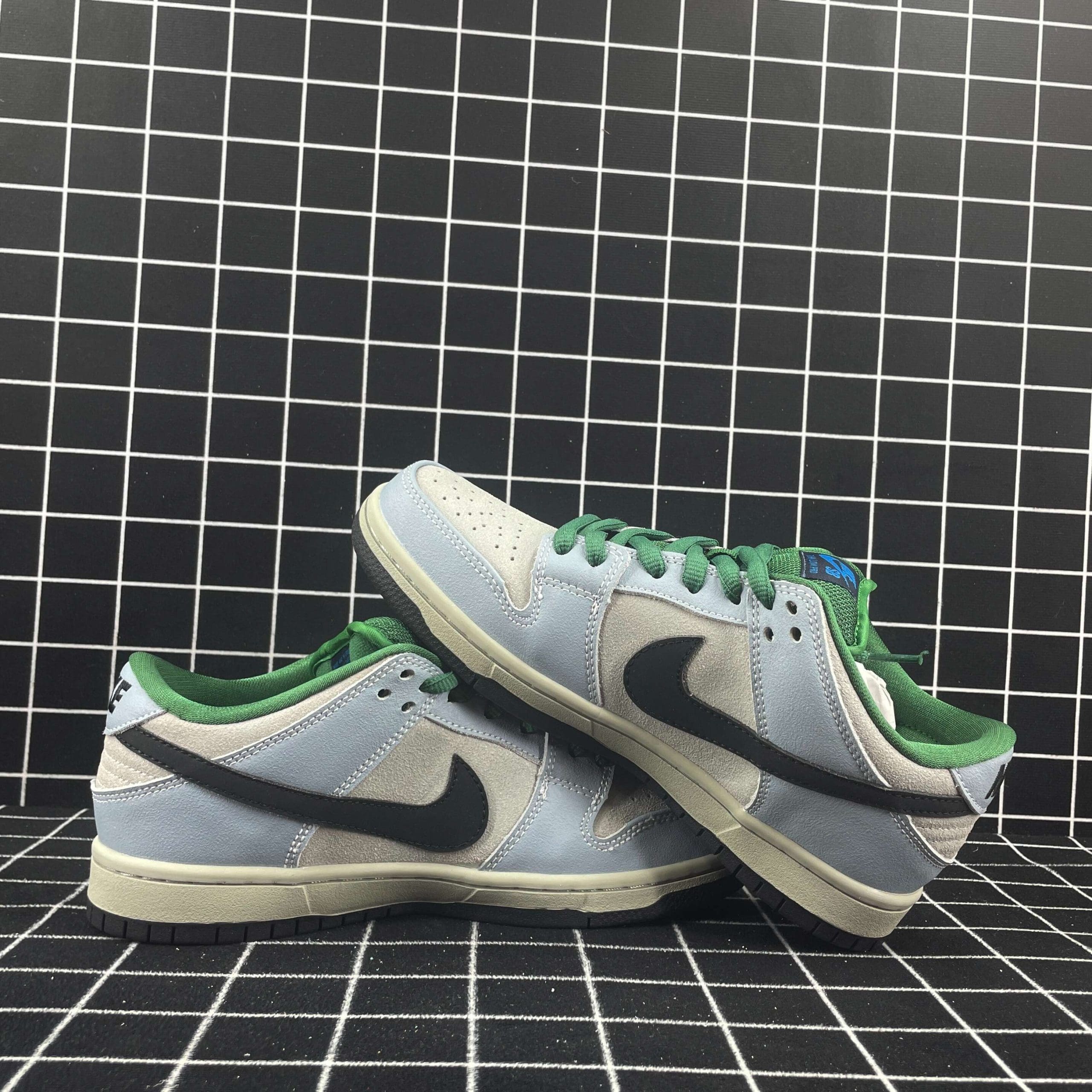 Nike Dunk SB Low Maple Leaf Central Park Replica