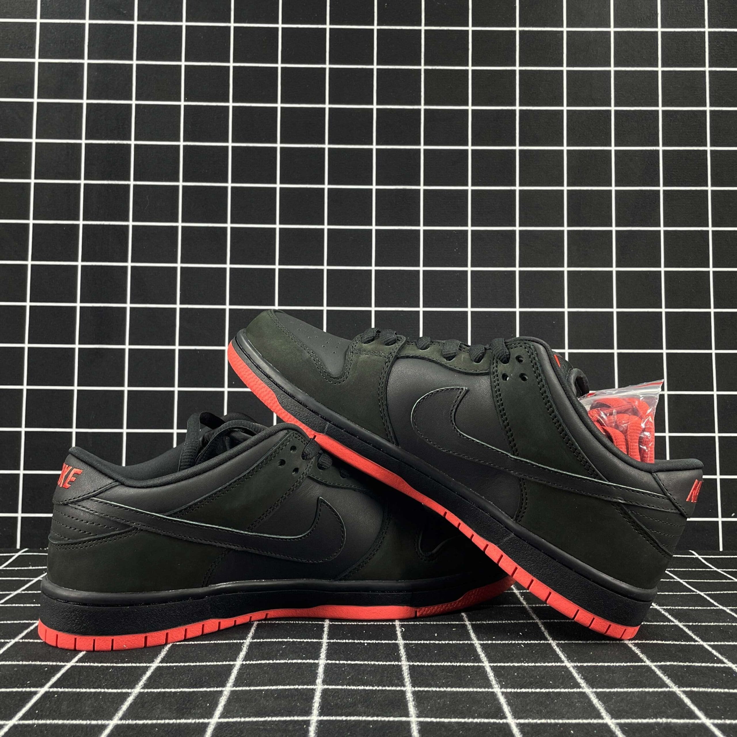 Nike SB Dunk Low Black Pigeon Replica