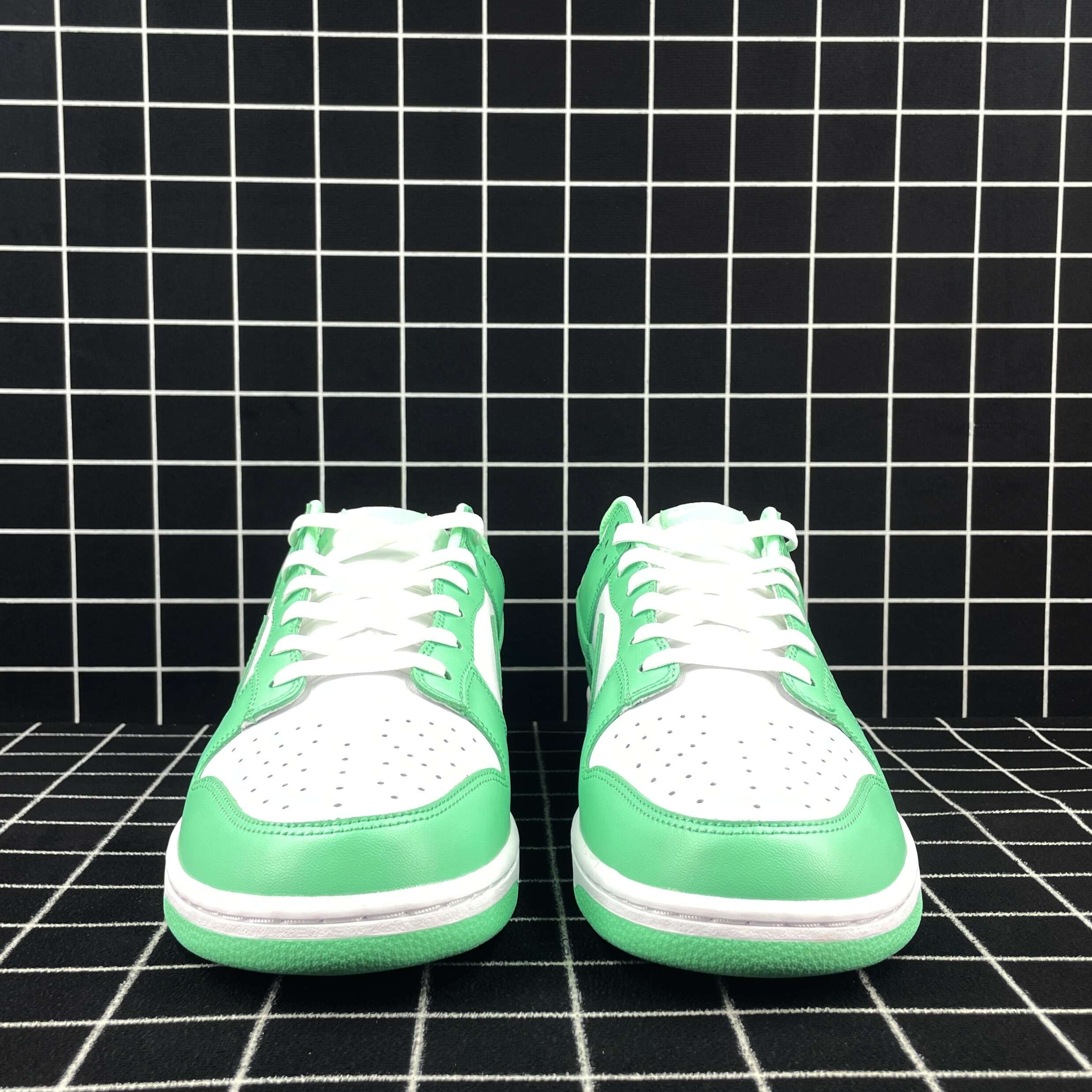 Nike SB Dunk Low Green Glow Replica