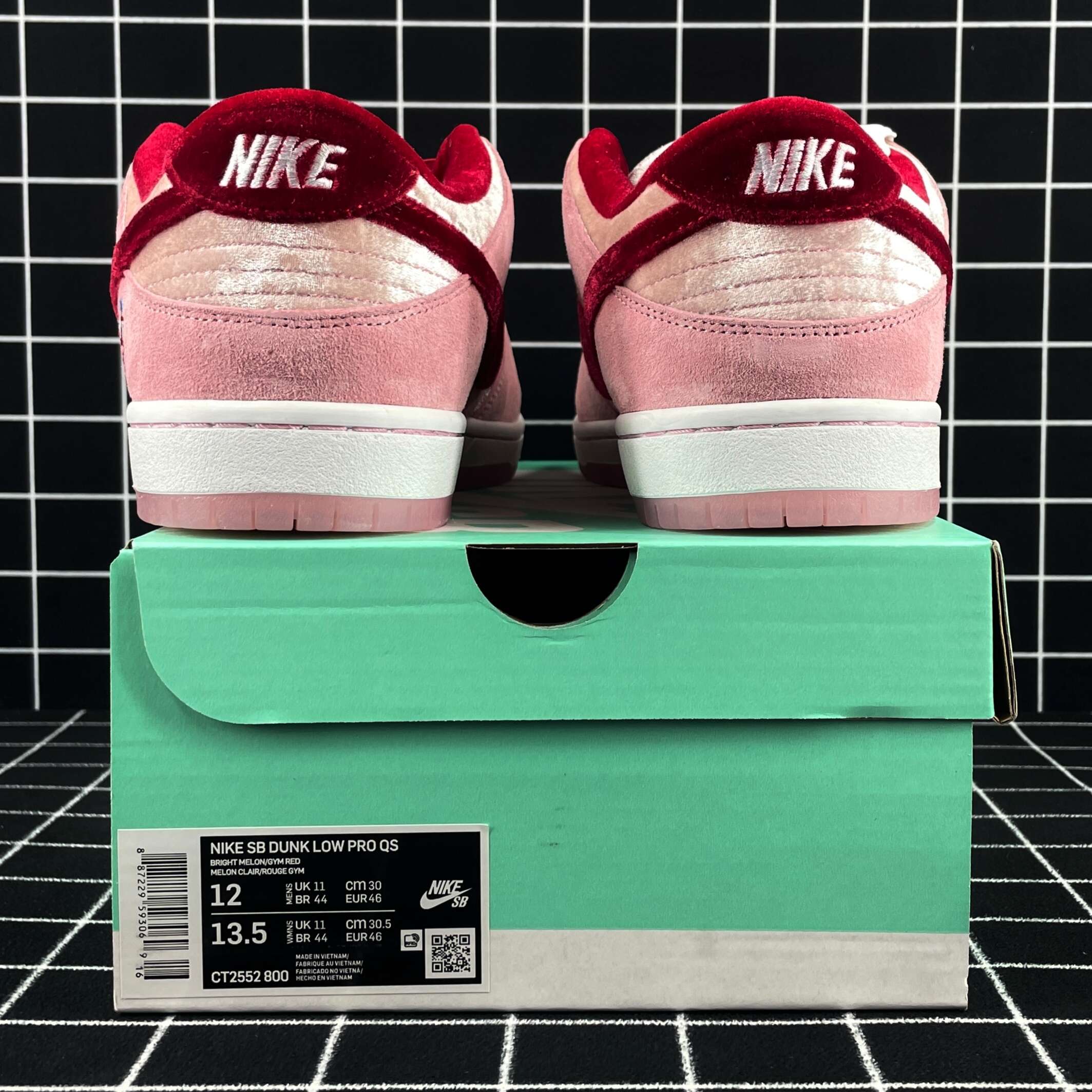 Nike SB Dunk Low StrangeLove Skateboards Replica