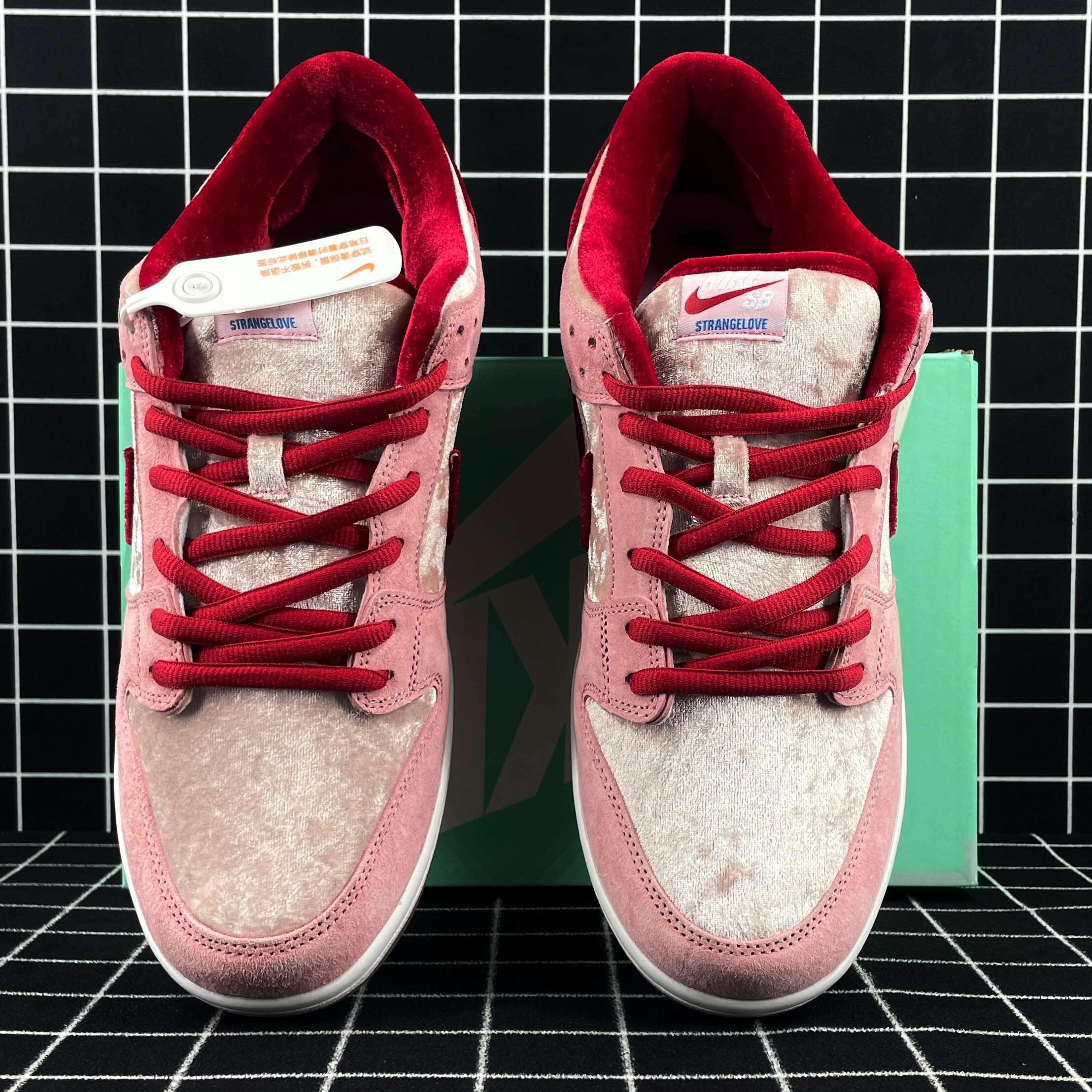 Nike SB Dunk Low StrangeLove Skateboards Replica