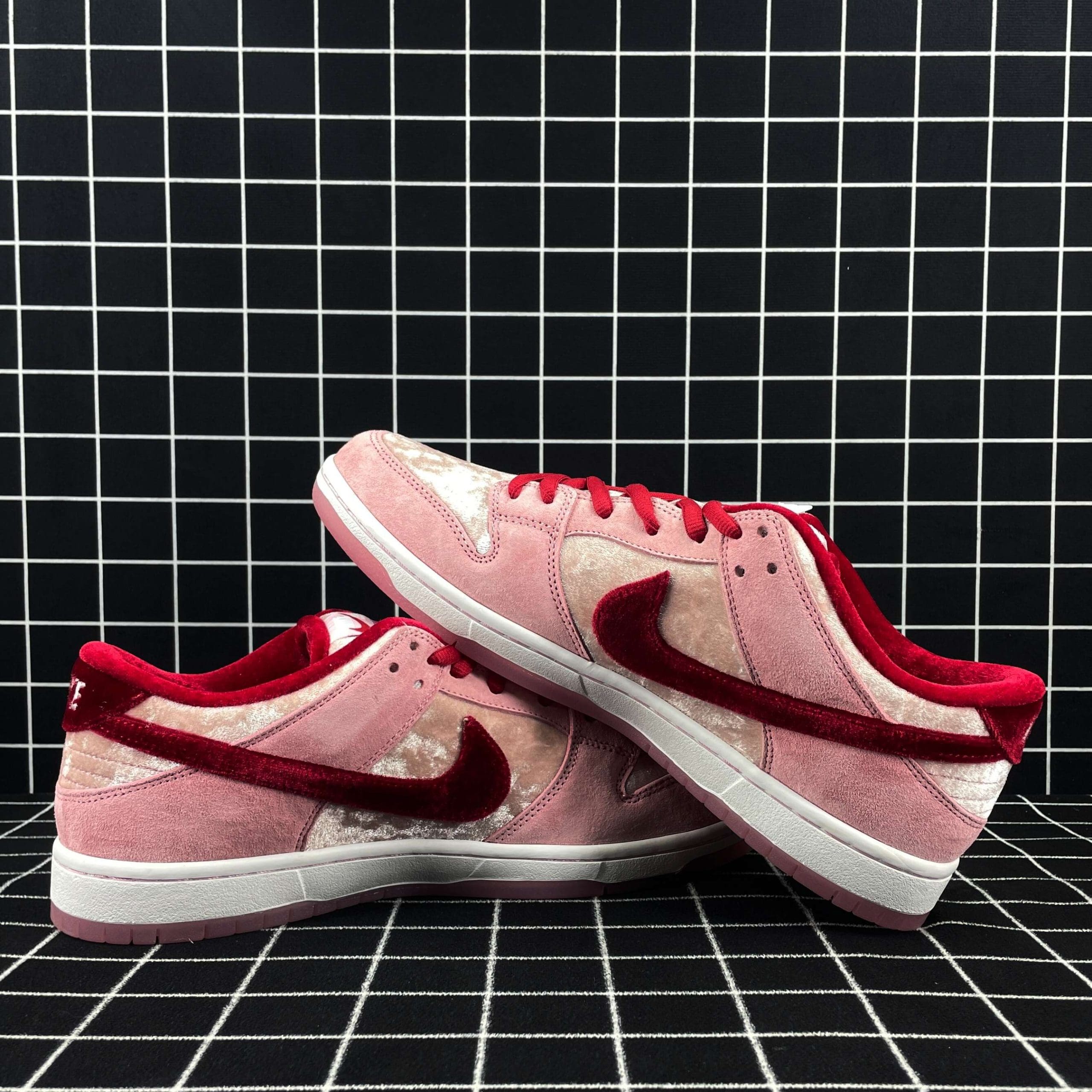 Nike SB Dunk Low StrangeLove Skateboards Replica