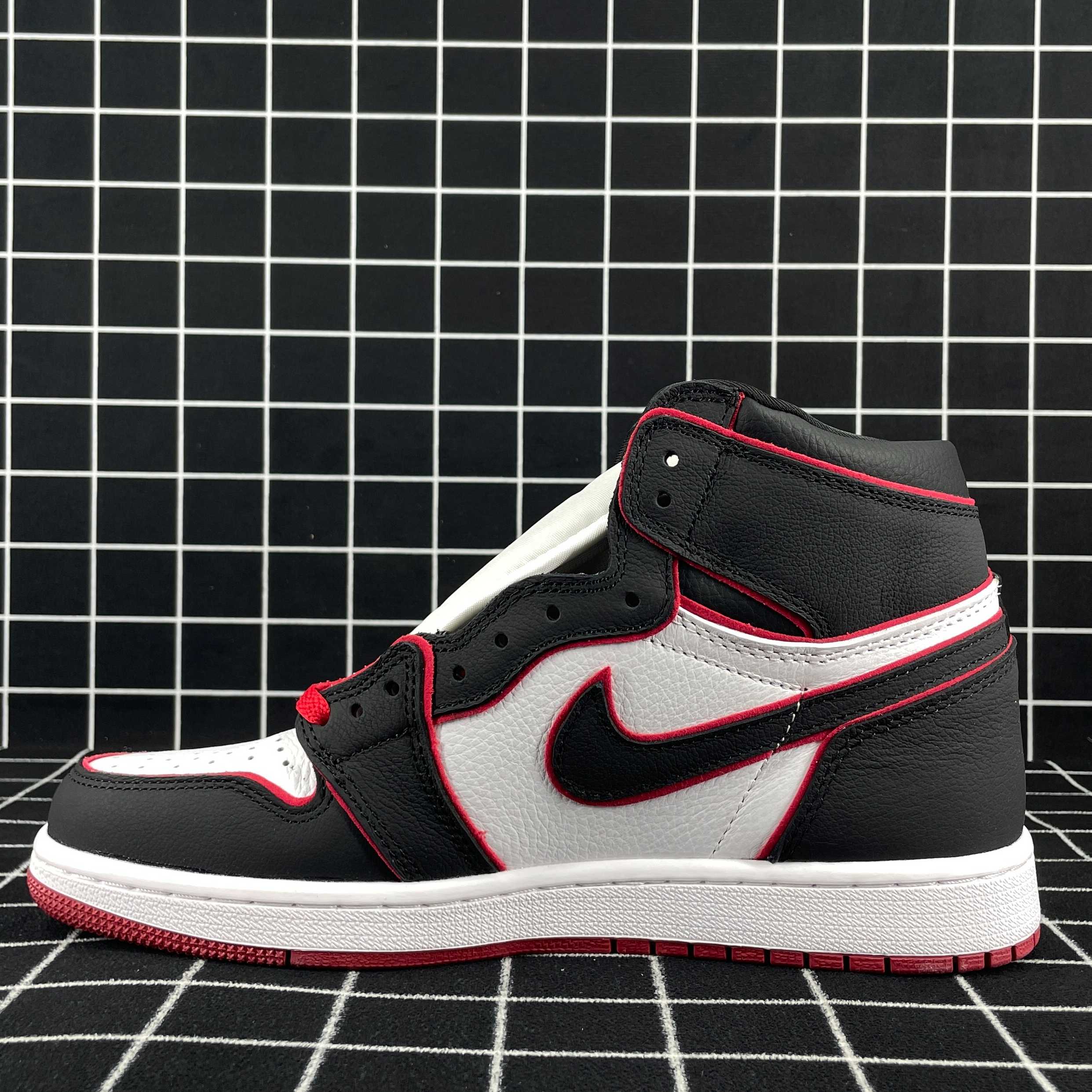 Air Jordan 1 Retro High OG Bloodline Replica
