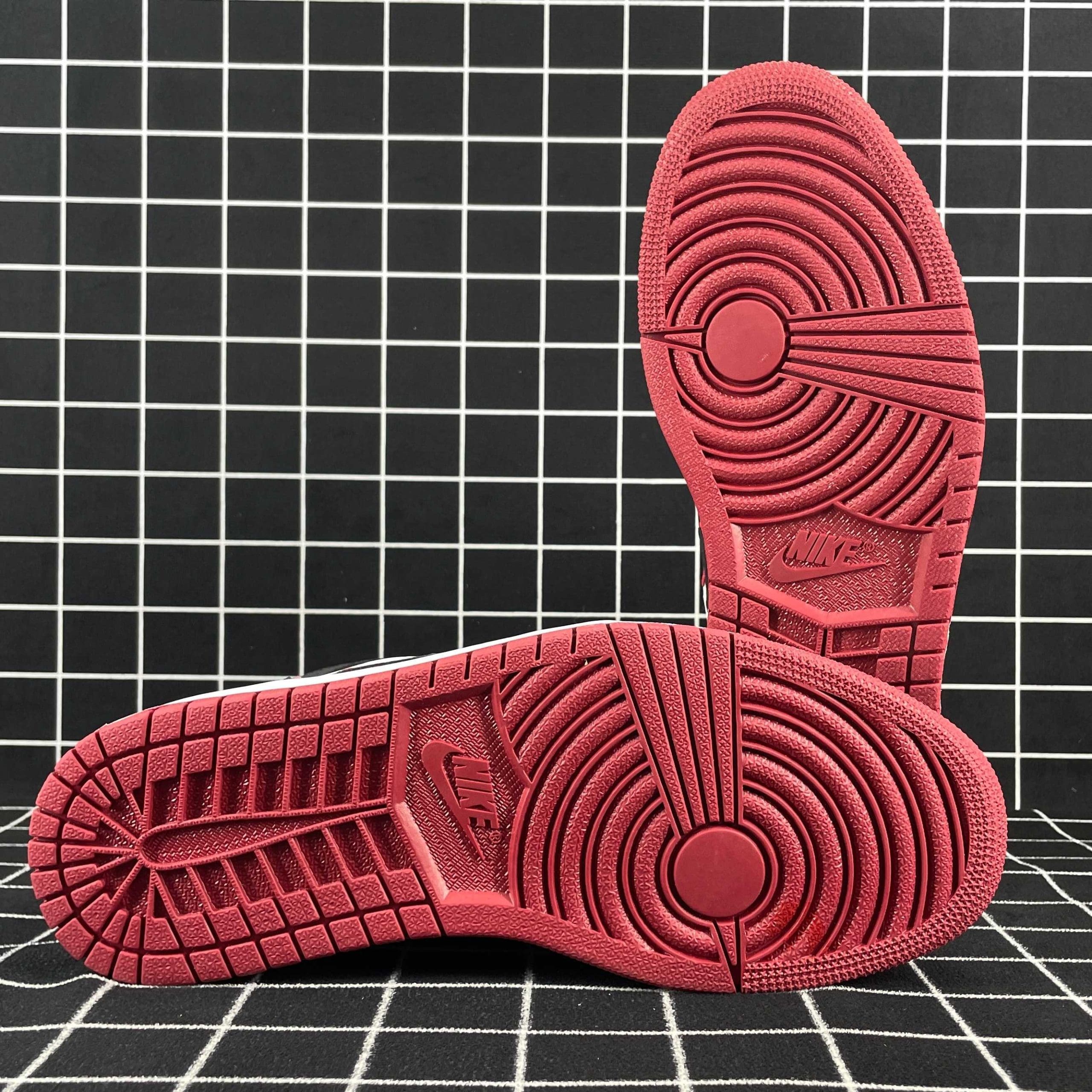 Air Jordan 1 Retro High OG Bloodline Replica