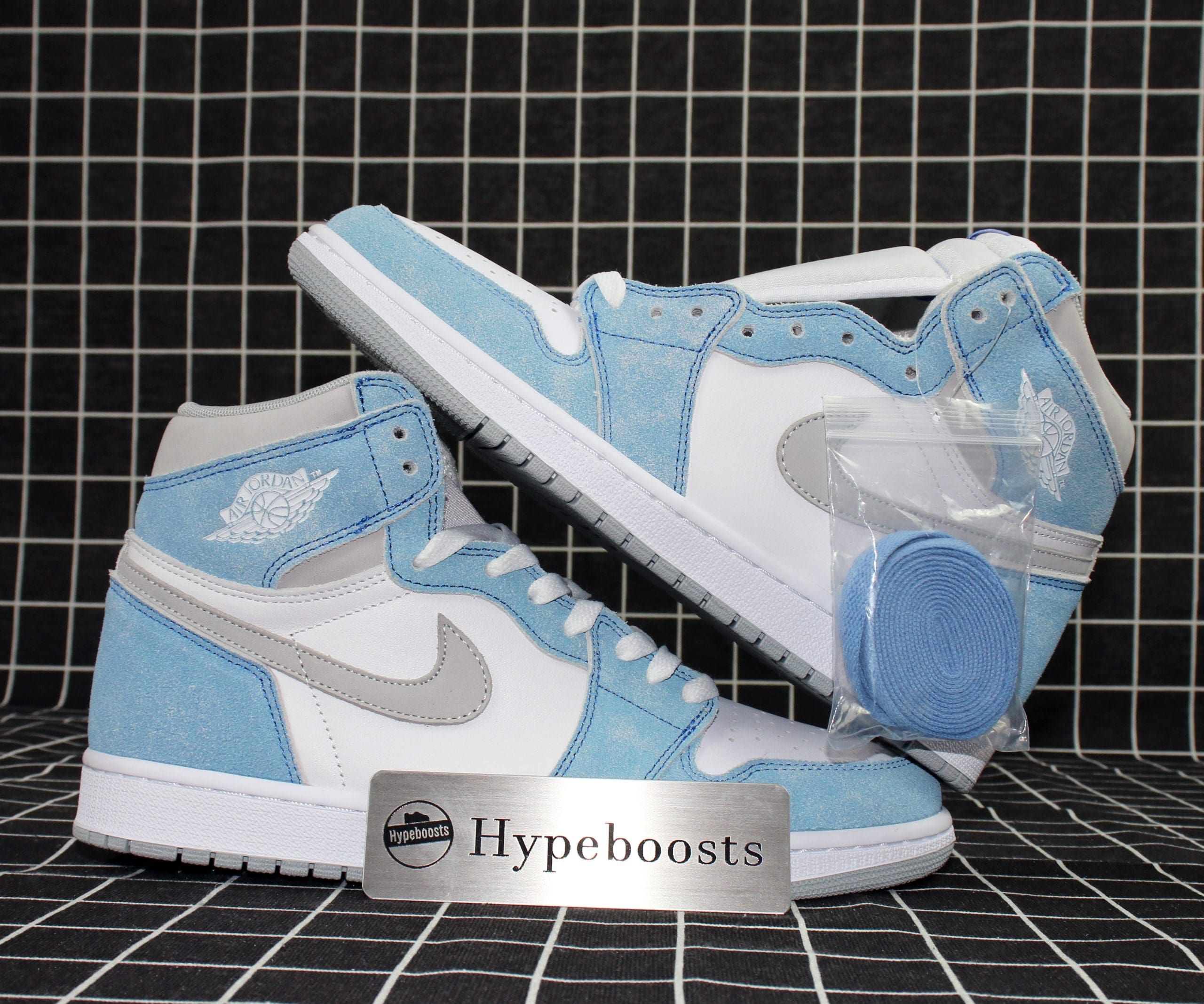Air Jordan 1 Retro High OG Hyper Royal Replica