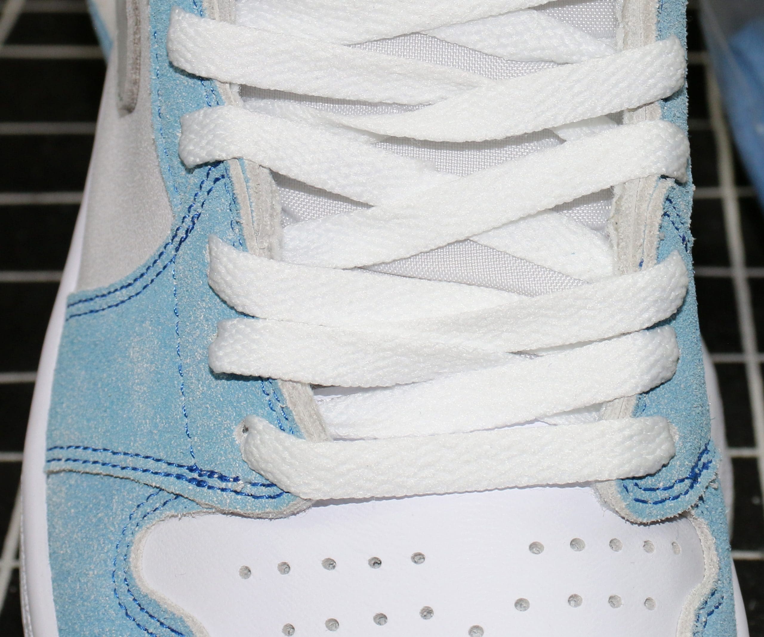 Air Jordan 1 Retro High OG Hyper Royal Replica