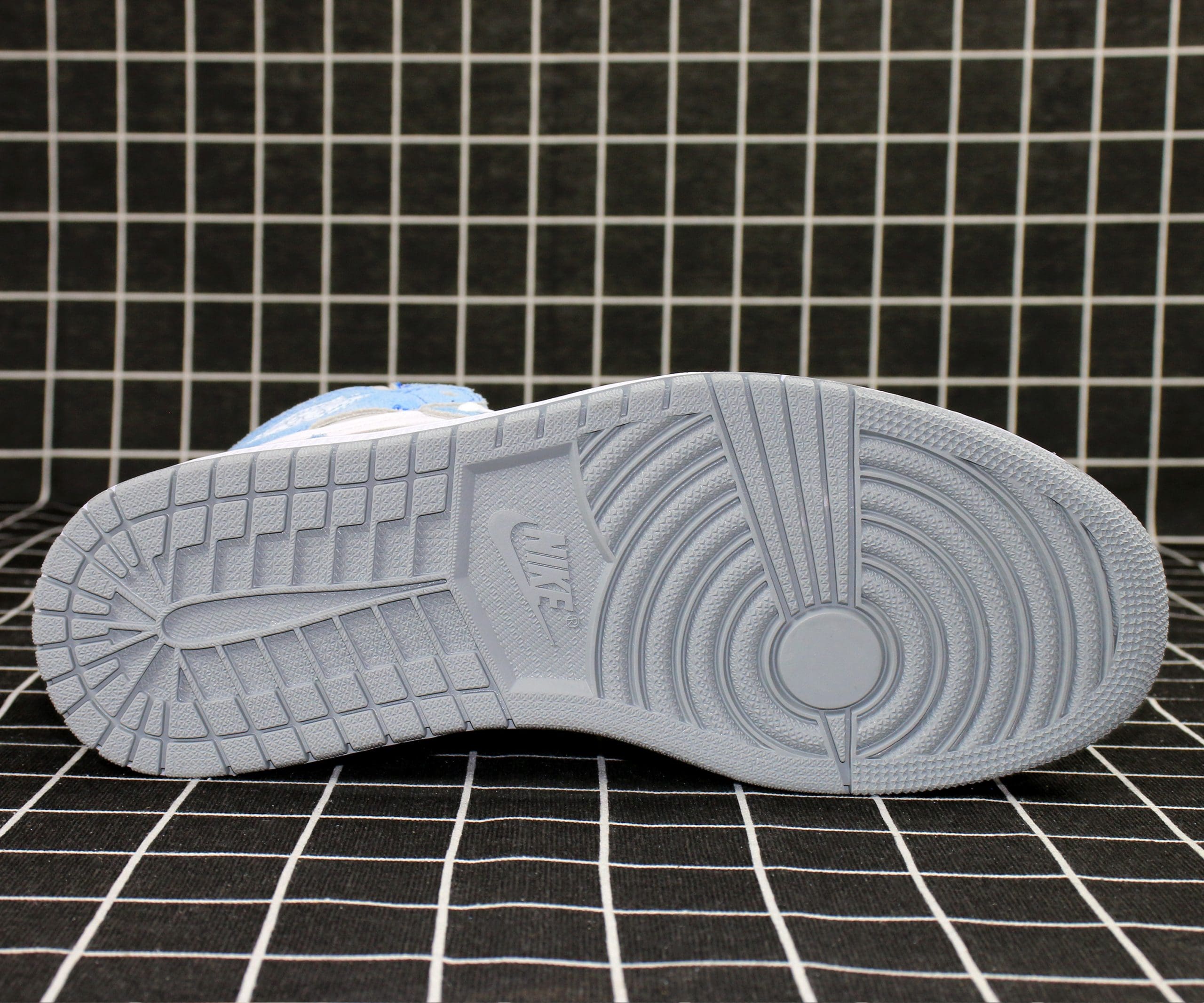 Air Jordan 1 Retro High OG Hyper Royal Replica