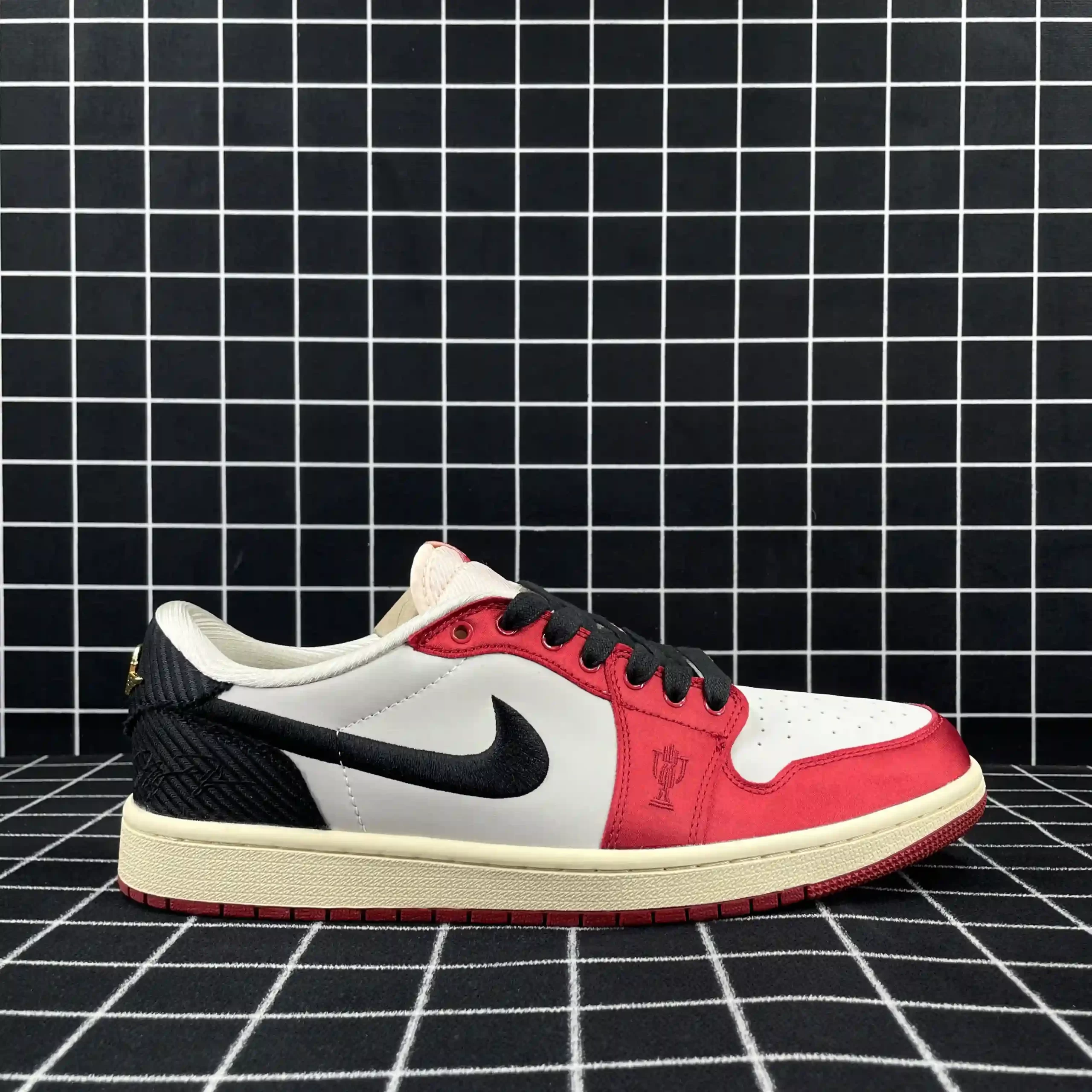 Jordan 1 Retro Low OG Trophy Room Away Replica