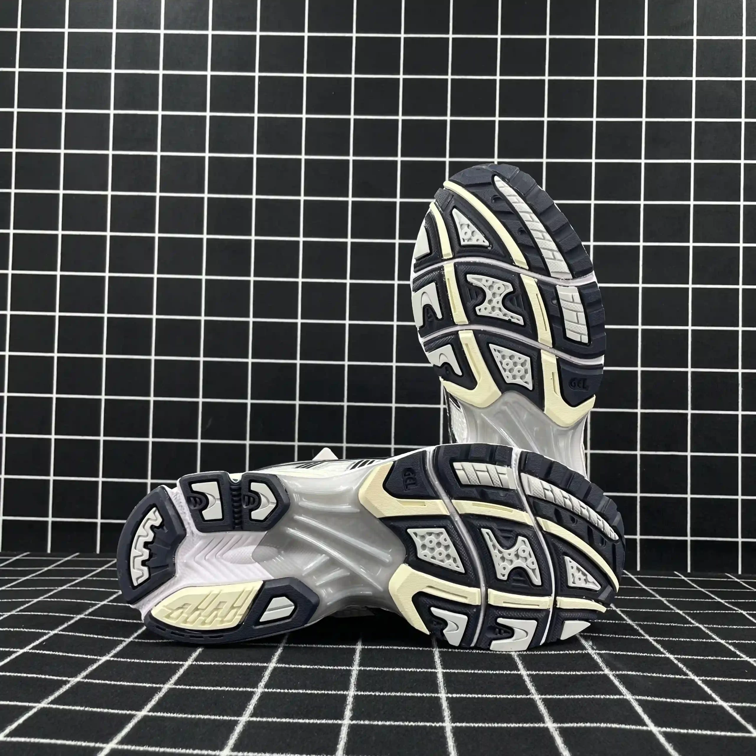 As*ic*s gel kayano 14 white midnight