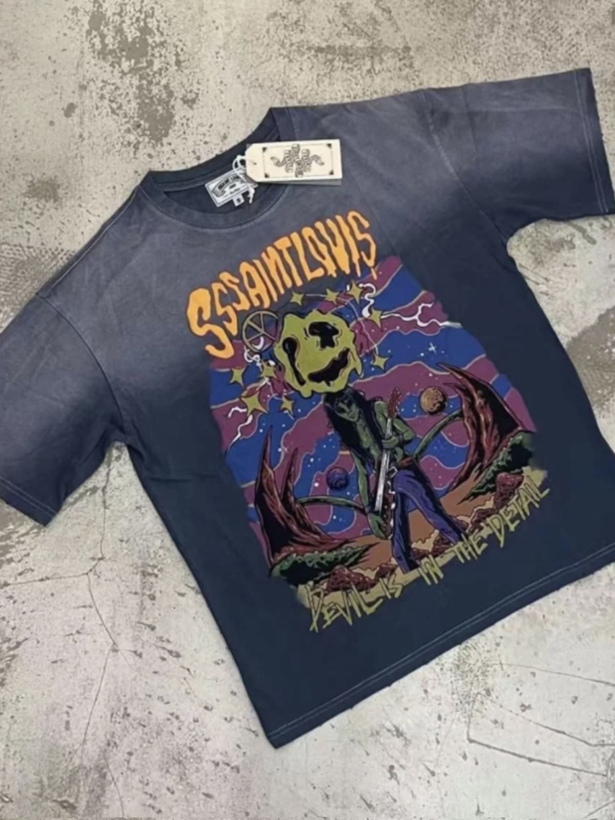 sssaint L**is rock alien hip hop tee