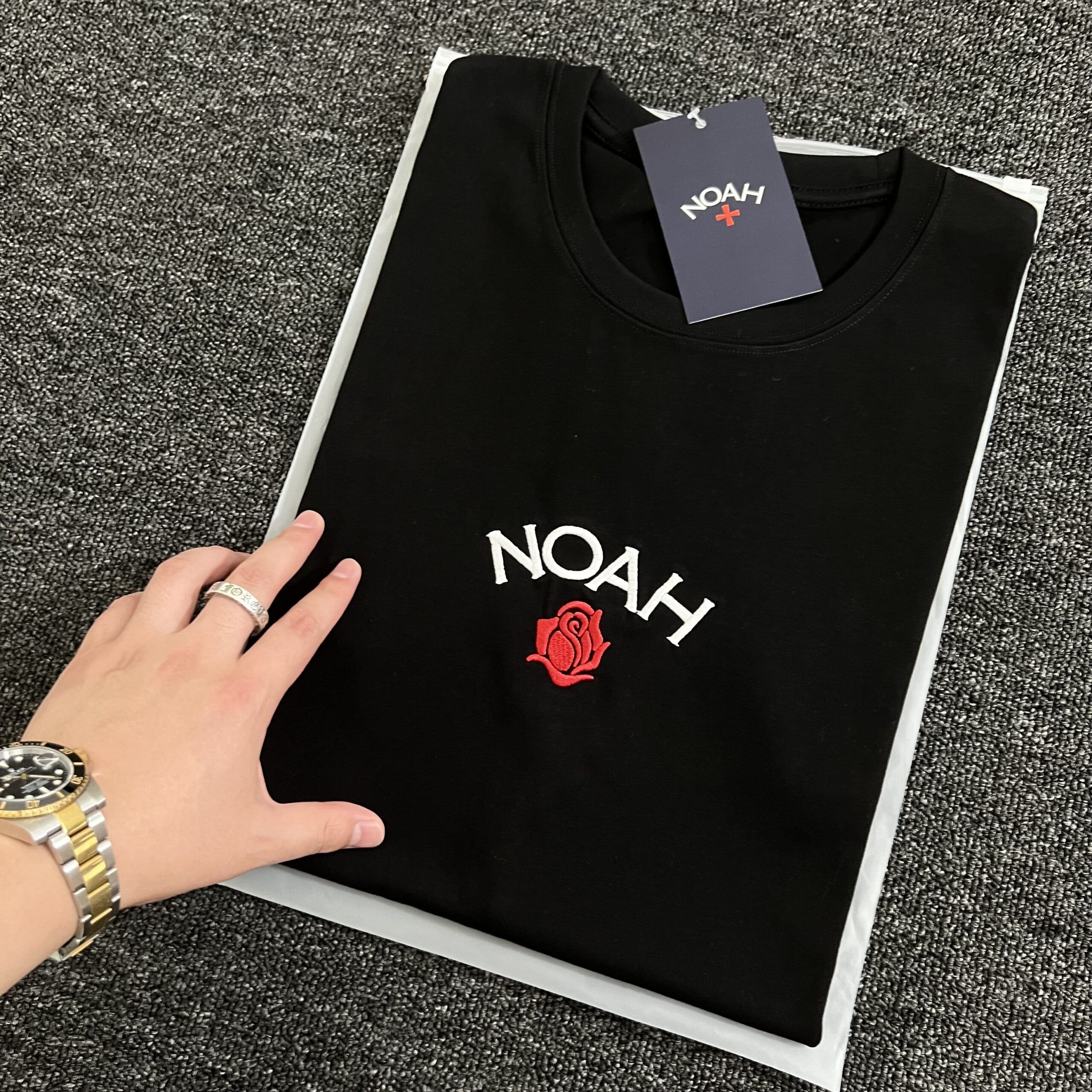 Noah Small Icon Rose Tee