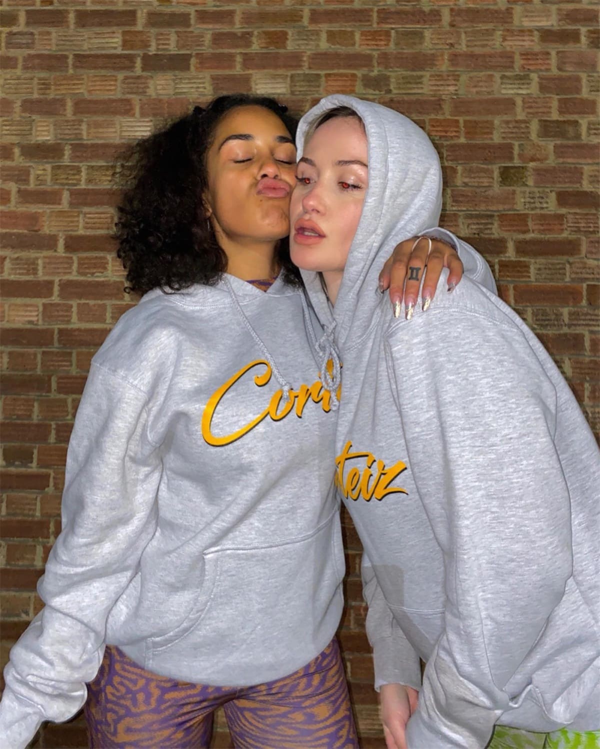 Corteiz Devil Island Yellow Logo Velvet Hooded Sweatshirt and Sweatpants Set for Autumn and Winter