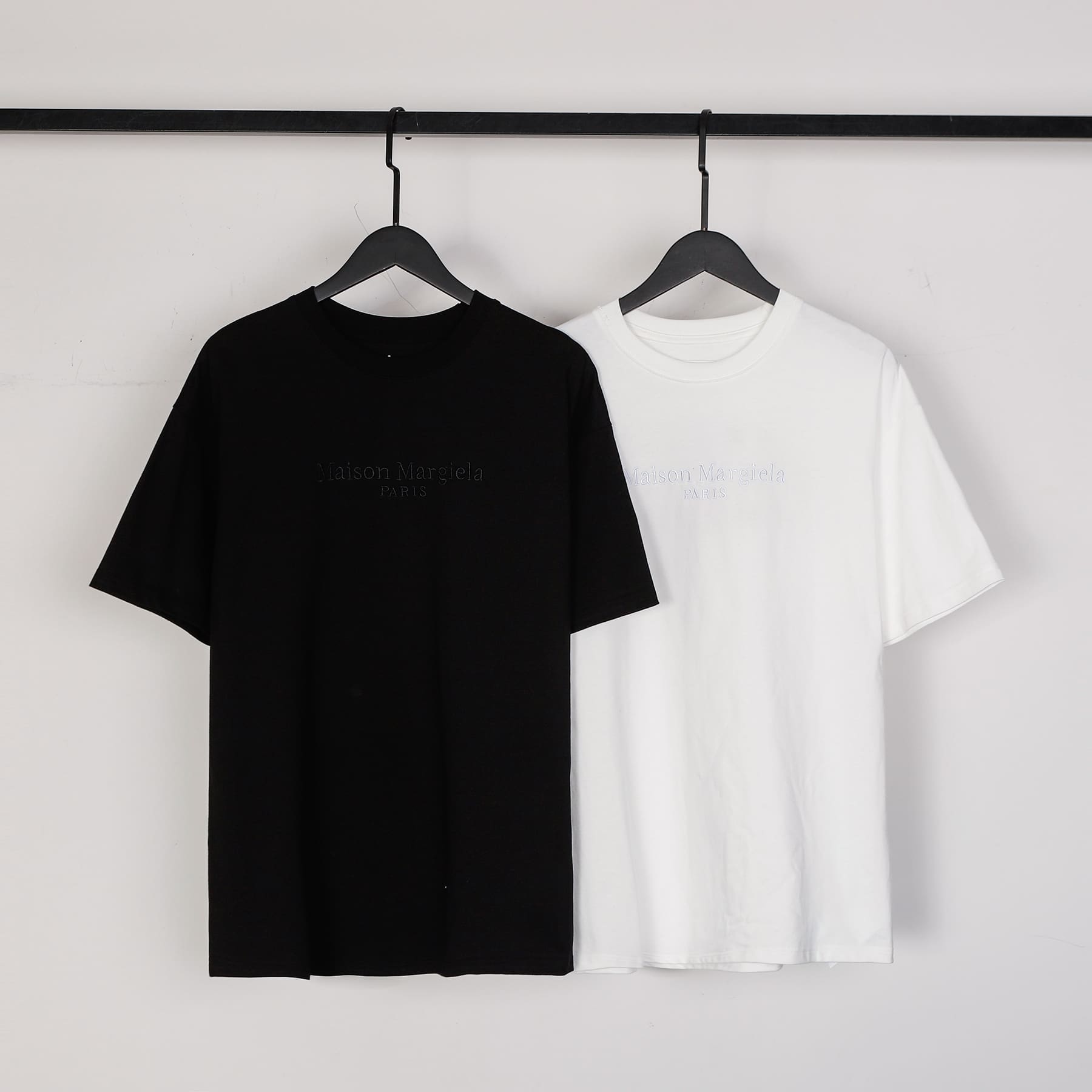 ma*s*n Ma*i*la letter logo t-shirt