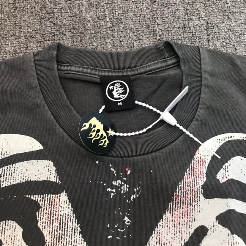 H*lst*r studios kiss me im a H*lst*r tee