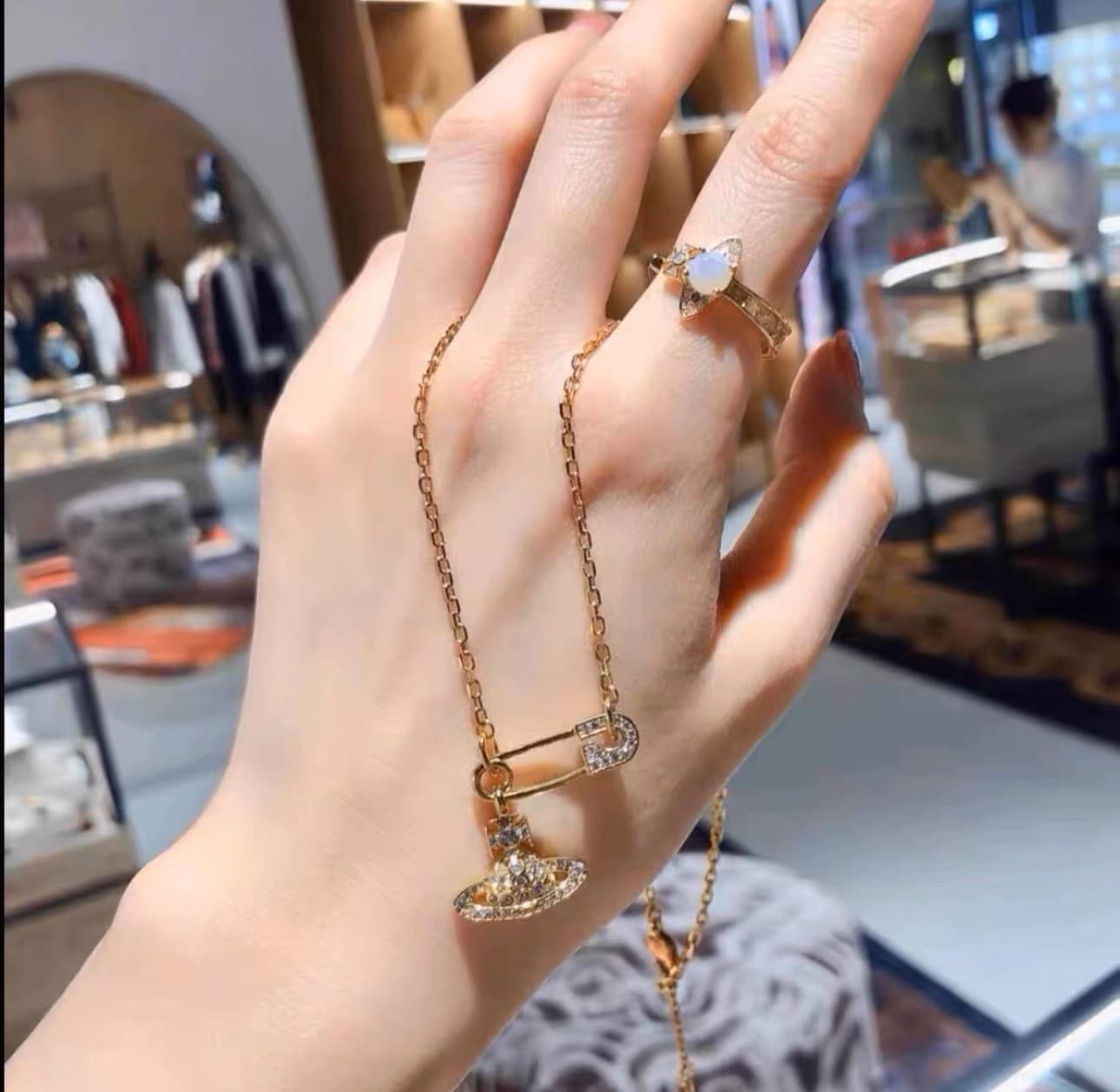 Vivienne Westwood Saturn Pearl Necklace Empress Dowager Pin Pearl Necklace